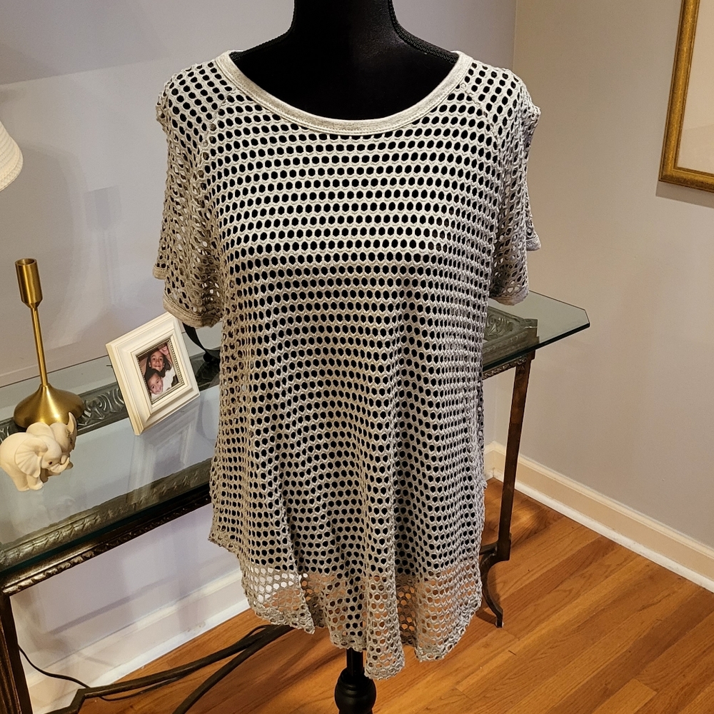 Ladies top - Picture 2 of 6